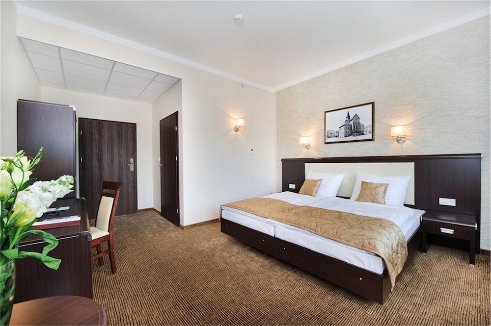 Hotel Trzebnica Exteriér fotografie