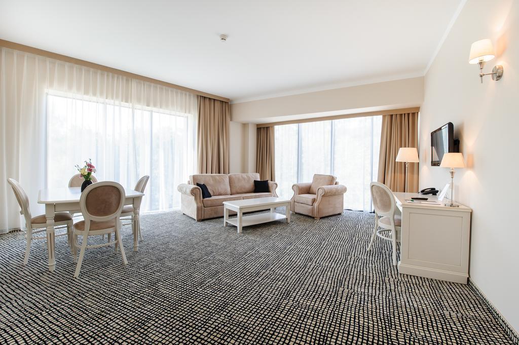 Hotel Trzebnica Exteriér fotografie
