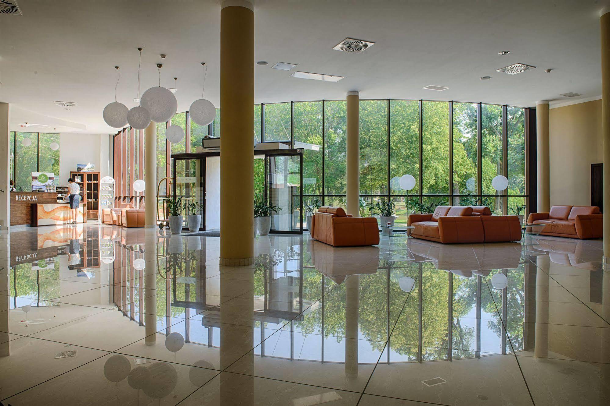 Hotel Trzebnica Exteriér fotografie