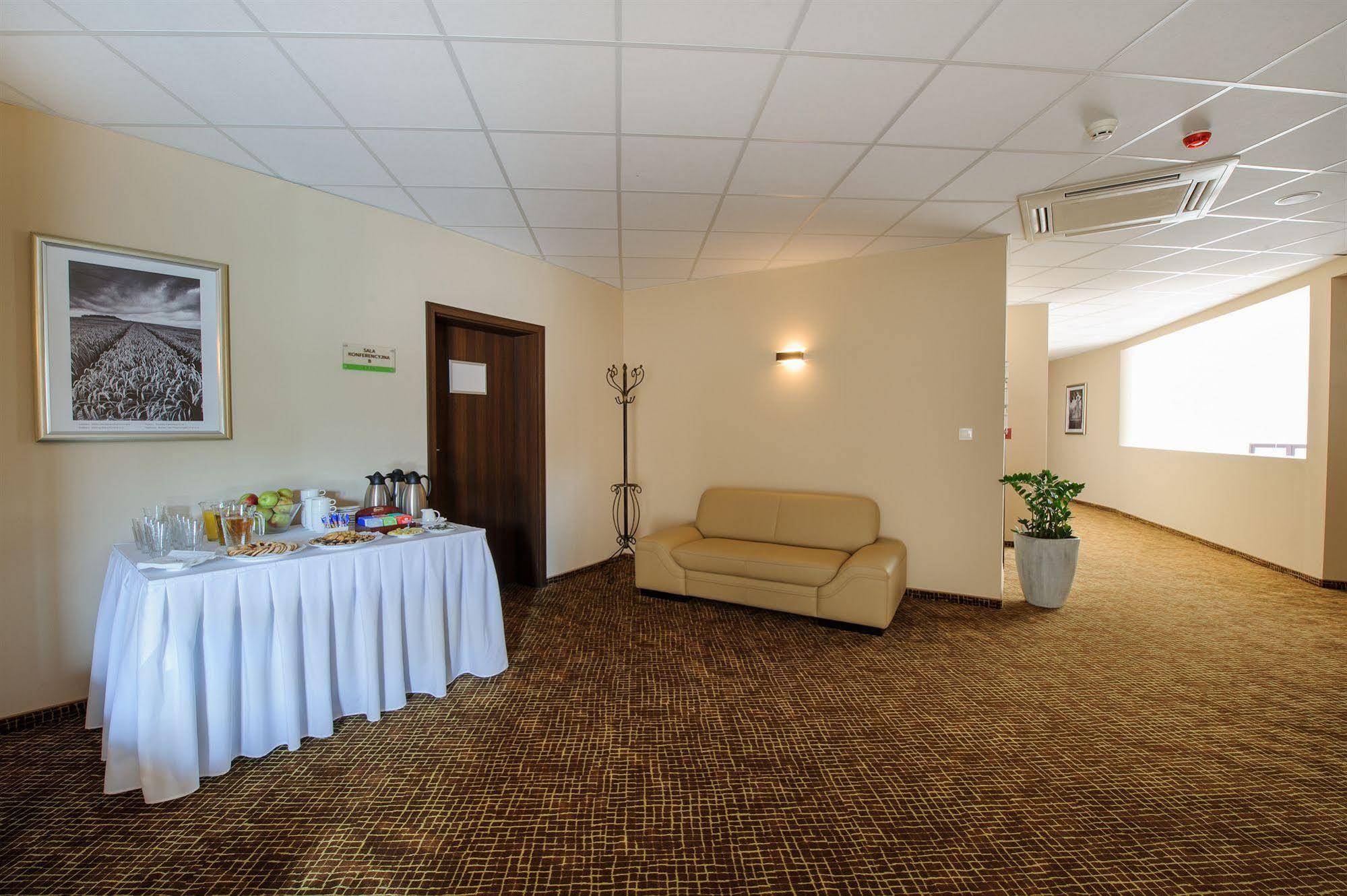 Hotel Trzebnica Exteriér fotografie